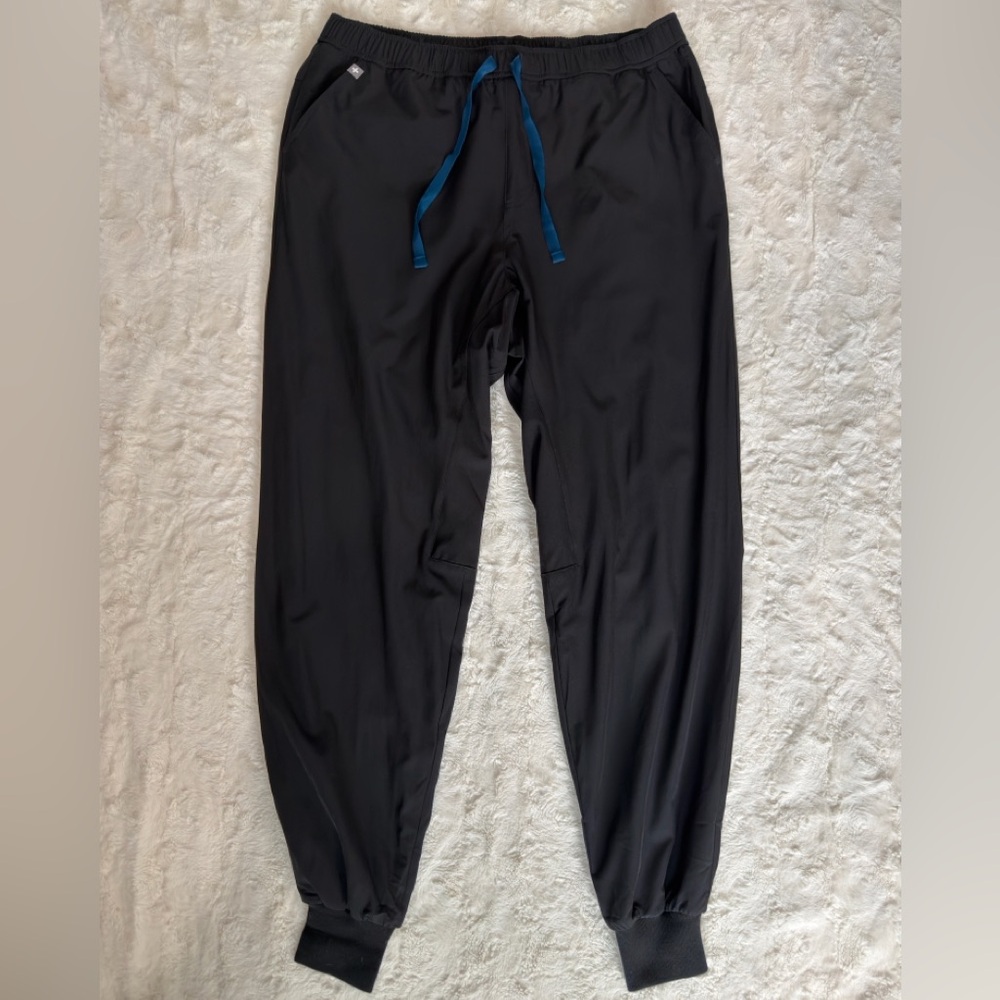 FIGS Men's Tansen Jogger Scrub Pants - Picture 2 of 5